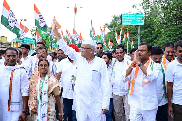 कांग्रेस के राष्ट्रीय महासचिव पूर्व मुख्यमंत्री भूपेश बघेल बचेली पहुंचकर न्याय यात्रा में हुए शामिल