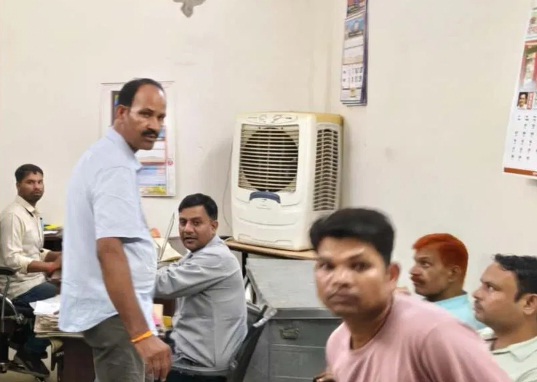 सूरजपुर में ACB की बड़ी कार्रवाई: भू-अभिलेख शाखा के बाबू को 20 हजार की रिश्वत लेते रंगे हाथों पकड़ा