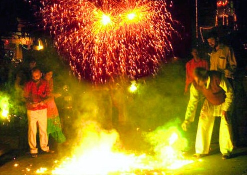 पटाखे जलाएं मगर संभलकर… दिवाली पर इन 5 बीमारियों का खतरा अधिक? जानिए चपेट में आएं तो कैसे करें बचाव