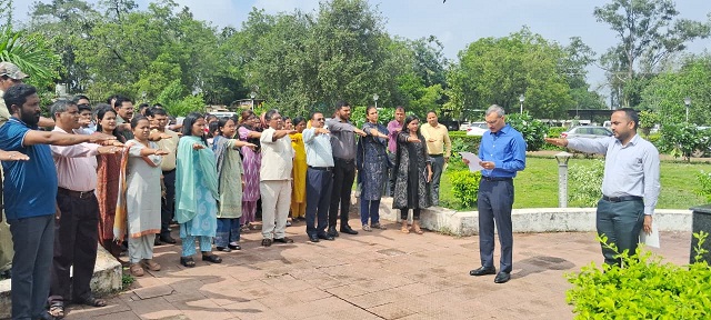 कलेक्टर रणबीर शर्मा ने दिलाई राष्ट्रीय एकता दिवस की शपथ