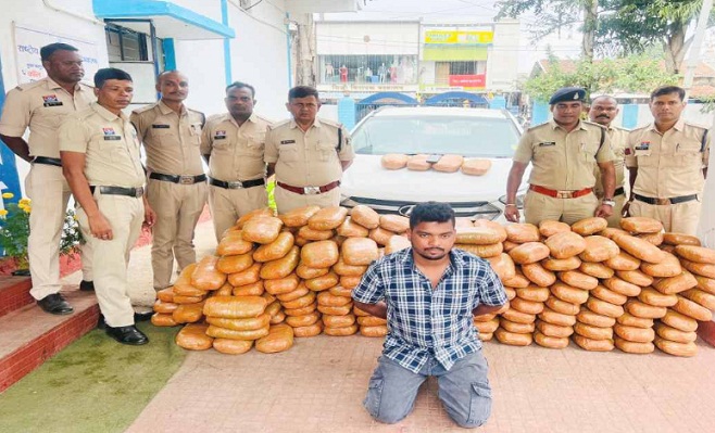 रायगढ़ पुलिस की बड़ी कार्रवाई, 50 लाख रुपए के गांजे के साथ तस्कर गिरफ्तार