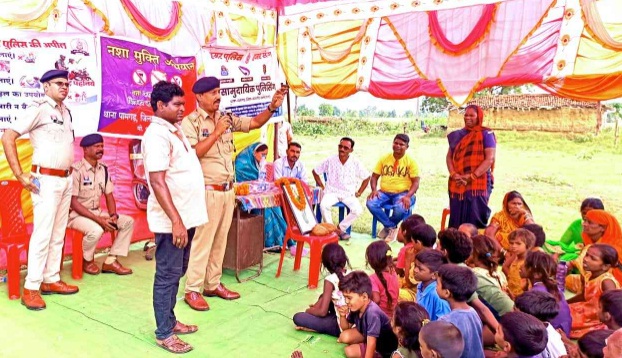 शराबबंदी की ओर कदम: जांजगीर-चांपा के सेमरिया गांव में पुलिस की अनूठी पहल, तीन साल पुराने हमले के बाद ग्रामीणों ने ली शपथ