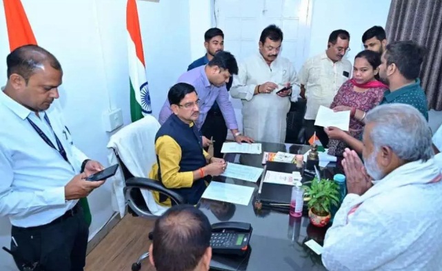 केंद्रीय मंत्री तोखन साहू का बिलासपुर में ‘जनदर्शन’: तीव्र निराकरण पर ज़ोर, धर्म और विकास का समन्वय!
