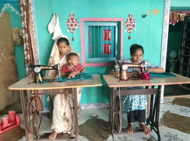साहस, आत्मविश्वास और मेहनत की मिसाल: ग्राम मनियारी की महिलाओं ने लिखी सफलता की नई कहानी