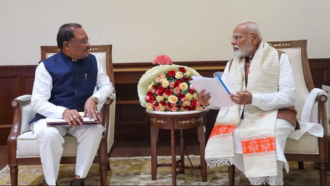 बस्तर 2.0: नक्सलवाद के अंत से ‘अग्रणी बस्तर’ तक; सीएम साय ने पीएम मोदी को सौंपा विकास का मास्टरप्लान