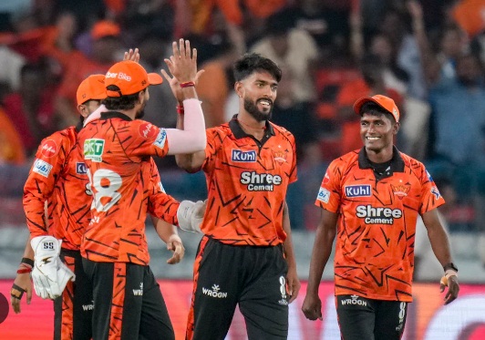 IPL 2026: राजस्थान को हराकर ‘शीर्ष-4’ में पहुंची SRH, जानें अब किसके पास ऑरेंज और पर्पल कैप?