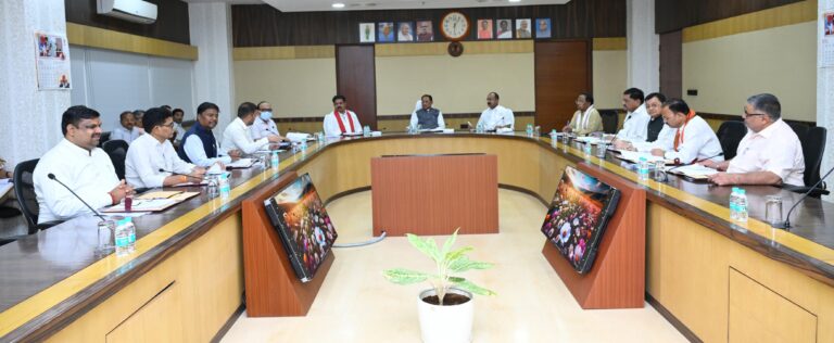 छत्तीसगढ़ कैबिनेट के बड़े फैसले: स्क्रैप निस्तारण, कर्मचारी चयन मंडल और सड़क ठेकेदारों को राहत पर मुहर