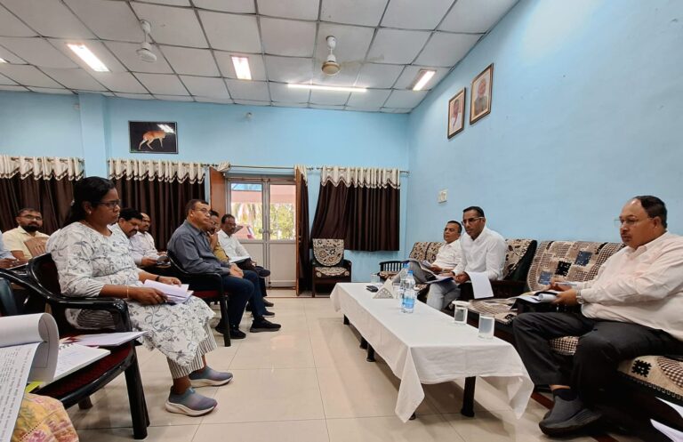 लोक निर्माण विभाग के सचिव ने सड़कों और भवनों के कार्यों की समीक्षा की