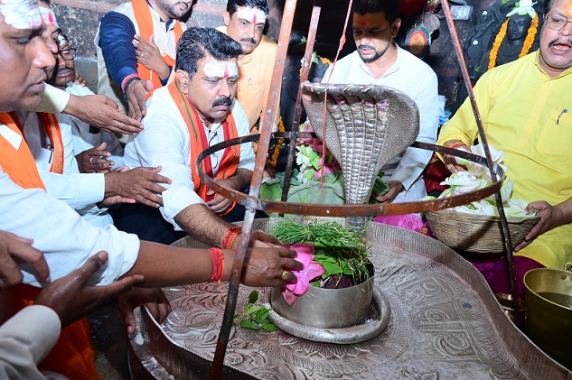 भोरमदेव मंदिर में गूंजा ‘हर-हर महादेव’: उप मुख्यमंत्री विजय शर्मा ने सोमनाथ अमृत महोत्सव के अवसर पर की पूजा-अर्चना
