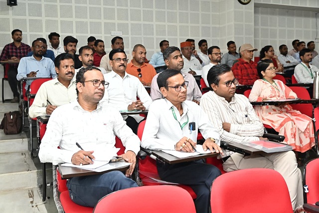 सुशासन की ओर कदम: नवा रायपुर IIIT में डिजिटल दक्षता और AI एकीकरण पर विशेष प्रशिक्षण संपन्न