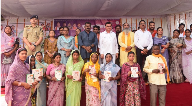 कोंडागांव के अड़ेंगा में ‘सुशासन तिहार’ की धूम: ₹1.06 करोड़ के विकास कार्यों की सौगात, मंत्री लखनलाल देवांगन ने बांटे हितलाभ