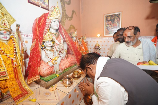 सुशासन तिहार: मुख्यमंत्री विष्णुदेव साय ने कोसला धाम में की पूजा-अर्चना, सांस्कृतिक धरोहरों के संरक्षण का दिया संकल्प