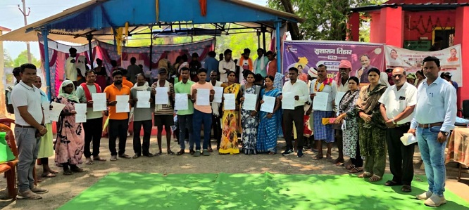 सुकमा: एर्राबोर ‘सुशासन तिहार’ में उमड़ा जनसैलाब, मौके पर ही निपटाई गईं ग्रामीणों की समस्याएं