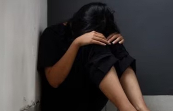 सरगुजा में मानवता शर्मसार: 11 वर्षीय बेटी से दुष्कर्म के आरोप में पिता गिरफ्तार, इलाके में भारी आक्रोश