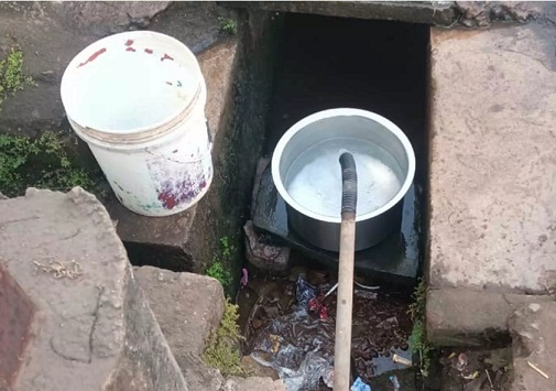 जमीनी हकीकत: जगदलपुर में जल संकट गहराया; नालियों में बर्तन रखने को मजबूर लोग, पीलिया का बढ़ा खतरा