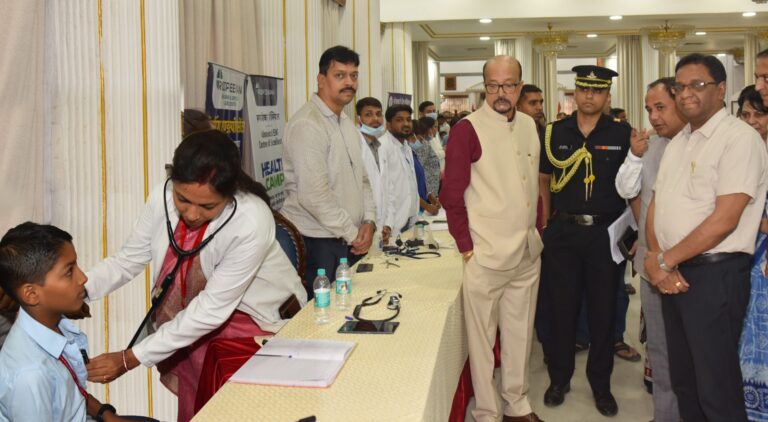 लोकभवन में बाल रोग शिविर आयोजित, राज्यपाल डेका ने स्वास्थ्य परीक्षण शिविर का किया अवलोकन