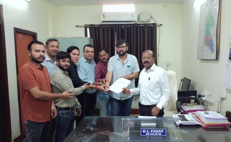 नायब तहसीलदार से मारपीट के विरोध में राजस्व लिपिकीय कर्मचारियों का कलमबंद आंदोलन, 2 जून को सामूहिक अवकाश