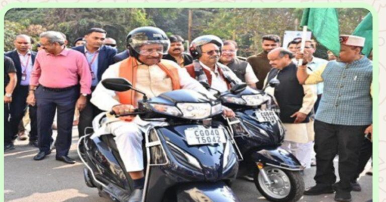मुख्यमंत्री ने हेलमेट पहनकर दिया सड़क सुरक्षा का संदेश, ‘उन्नयन’ पुस्तिका का किया विमोचन