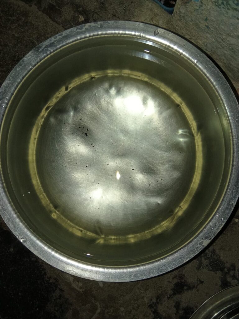 पीला और रेतीला पानी पीने को मजबूर वार्डवासी, नगर पालिका की लापरवाही पर फूटा गुस्सा