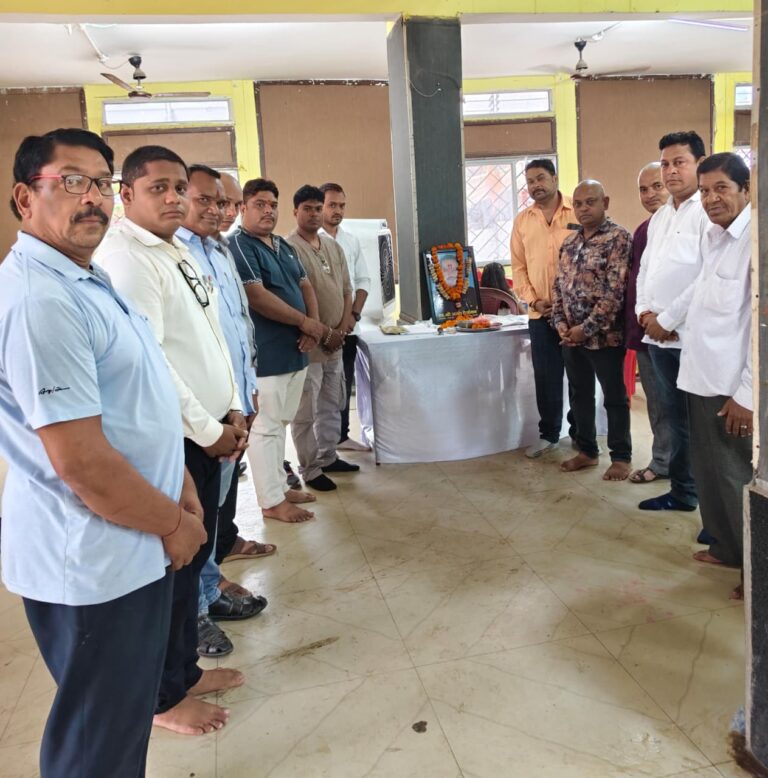 दशगात्र कार्यक्रम में स्वर्गीय अजय देवांगन को पुष्पांजलि अर्पित कर दी श्रद्धांजलि, समाजजन हुए भावुक