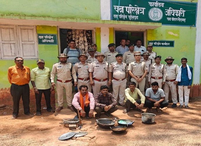 वन विभाग की बड़ी सर्जिकल स्ट्राइक; खेत में करंट बिछाकर जंगली सूअर का शिकार, मांस पकाते वक्त 4 आरोपी रंगेहाथ गिरफ्तार