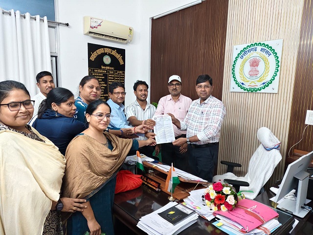 छात्रावासों की व्यवस्थाओं को सुदृढ़ बनाने छात्रावास अधीक्षक संघ ने सौंपा सामूहिक ज्ञापन