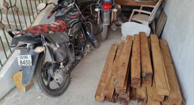24 नग अवैध चिरान के साथ दाे आराेपित गिरफ्तार