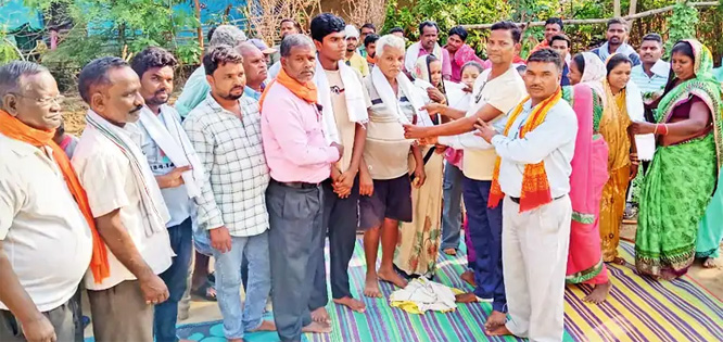 घर वापसी: कांकेर में 20 साल बाद टांडिया परिवार की मूल धर्म में वापसी, समाज ने पारंपरिक रीति-रिवाज से किया स्वागत