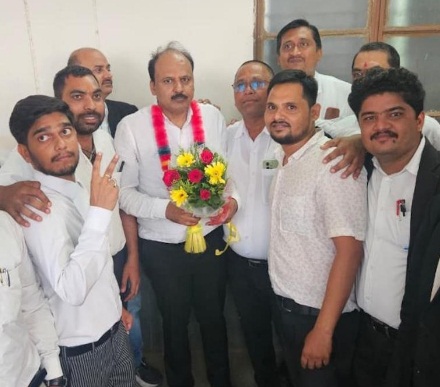 कवर्धा जिला अधिवक्ता संघ चुनाव: पोखराज परिहार ने 7वीं बार अध्यक्ष बनकर रचा नया कीर्तिमान, प्रकाश चंद्रवंशी को 48 वोटों से हराया