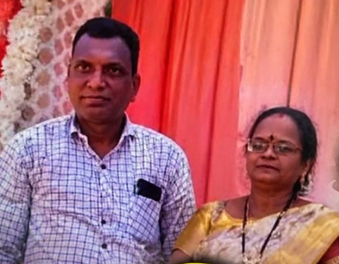 घर के अंदर फर्श पर पत्नी का शव, तो फंदे से लटका मिला पति, इलाके में मचा हड़कंप