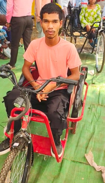 सूरज कुमार वाकरे की प्रेरक यात्रा: मोटराइज्ड ट्रायसायकल से मिली नई उड़ान