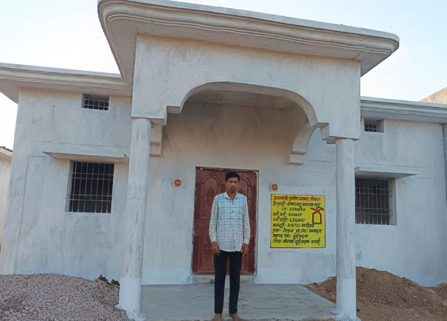 कच्चे मकान के दर्द से पक्के आशियाने के स्वाभिमान तक: पीएम आवास योजना ने बदली खैरागढ़ के डोमार साहू की तकदीर