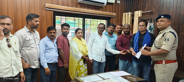 पत्रकार मुकेश चंद्राकर हत्या मामले में गवाहों को प्रलोभन देने का आरोप, एसपी से शिकायत