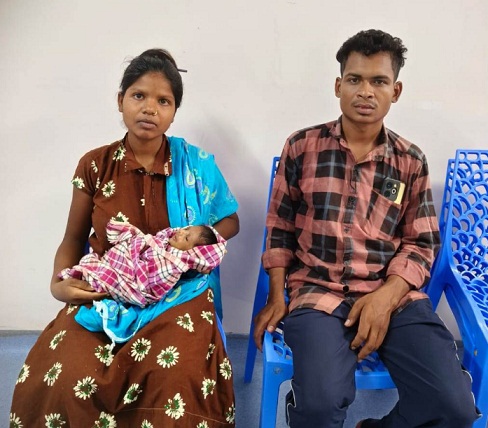 दंतेवाड़ा जिला अस्पताल में डॉक्टरों ने रचा इतिहास: 7 दिनों तक वेंटिलेटर पर मौत से लड़ी मासूम, 33 दिनों के संघर्ष के बाद मिला नया जीवन