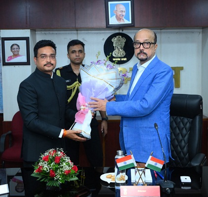 पर्यावरण संरक्षण और जलवायु परिवर्तन जैसी वैश्विक चुनौतियों से निपटने में वन अधिकारियों की महत्वपूर्ण भूमिका- राज्यपाल रमेन डेका