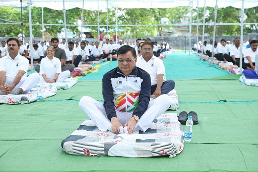 योग से शारीरिक व मानसिक विकास होता है, इसे जीवन में अपनाएं- मंत्री लखनलाल देवांगन