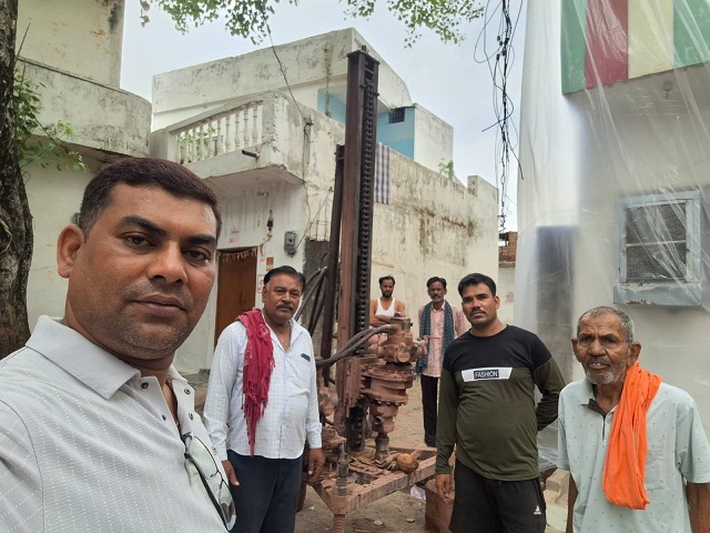विवेकानंद वार्ड में पार्षद ने कराया बोर खनन, पेयजल संकट से मिली बड़ी राहत