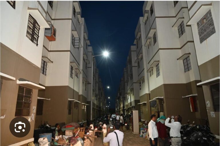 नकटी में शासकीय भूमि से अतिक्रमण हटाने से पहले सरकार ने प्रभावित परिवारों को दिया पक्का आवास