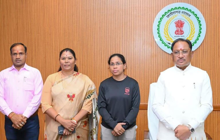 मुख्यमंत्री विष्णुदेव साय ने माउंट एवरेस्ट फतह करने वाली पर्वतारोही अमिता श्रीवास को दी बधाई