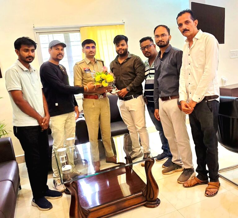 नवपदस्थ पुलिस अधीक्षक संदीप कुमार पटेल का पत्रकारों ने किया आत्मीय स्वागत