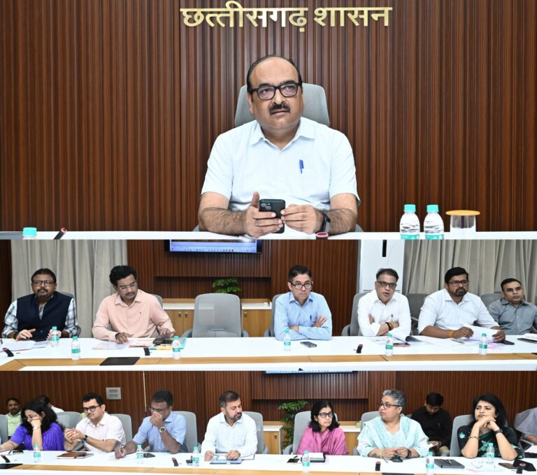 मुख्य सचिव विकासशील ने सचिवों की ली उच्च स्तरीय बैठक
