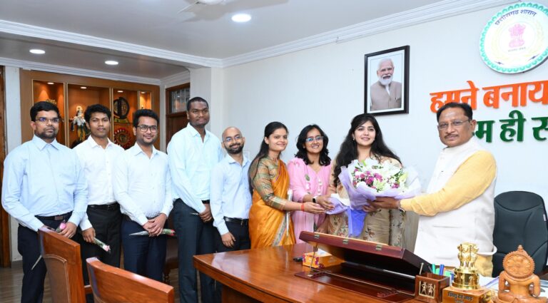 मुख्यमंत्री विष्णु देव साय से छत्तीसगढ़ से अखिल भारतीय सेवाओं में चयनित अभ्यर्थियों ने की सौजन्य मुलाकात