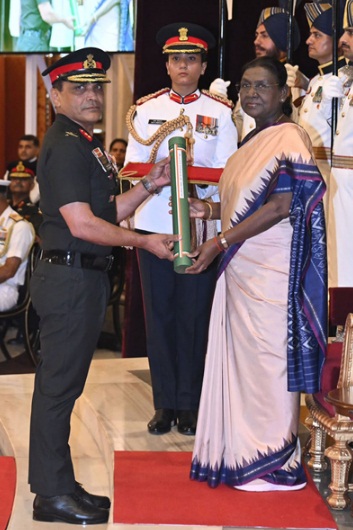 छत्तीसगढ़ के लाल मेजर जनरल सुधीर कुमार शर्मा ‘अति विशिष्ट सेवा मेडल’ से सम्मानित; राष्ट्रपति द्रौपदी मुर्मु ने दिल्ली में नवाजा