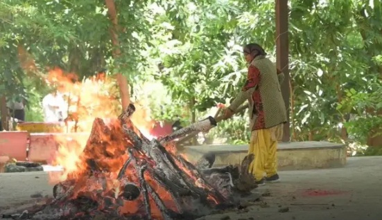 श्मशान से लौटते समय पीछे मुड़कर देखने की क्यों है मनाही? जानिए धार्मिक कारण