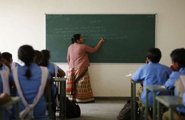 छत्तीसगढ़: शिक्षा सत्र 2026-27 के अंत तक शिक्षकों को मिलेगी पुनर्नियुक्ति, शासन ने जारी की हरी झंडी