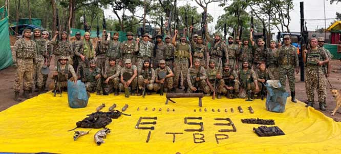नारायणपुर में नक्सली डंप से 15 किलो वजनी आईईडी सहित हथियार बरामद