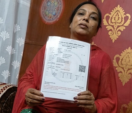 सीएम हेल्पलाइन से समस्या का हुआ समाधान, महिला श्रमिक को मिला संशोधित श्रम कार्ड