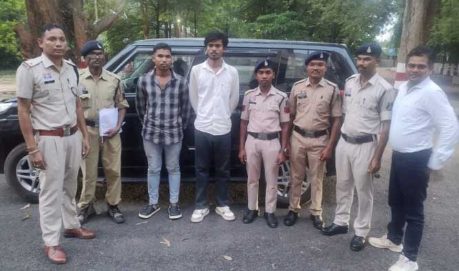 दंतेवाड़ा पुलिस की बड़ी कार्रवाई: साइबर ठगों को ‘किराए’ पर बैंक खाता देने वाले दो आरोपी गिरफ्तार, 5.29 लाख रुपये का संदिग्ध लेनदेन उजागर