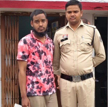 रायपुर में RRB परीक्षा में बड़ी कार्रवाई: डबल अंडरगारमेंट में मोबाइल छिपाकर नकल कर रहा शातिर अभ्यर्थी गिरफ्तार