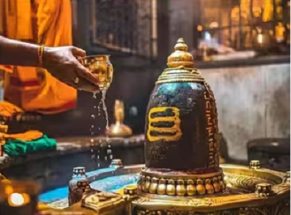पहले सावन सोमवार पर जल चढ़ाने का मुहूर्त क्या है? जानें जलाभिषेक का महत्व